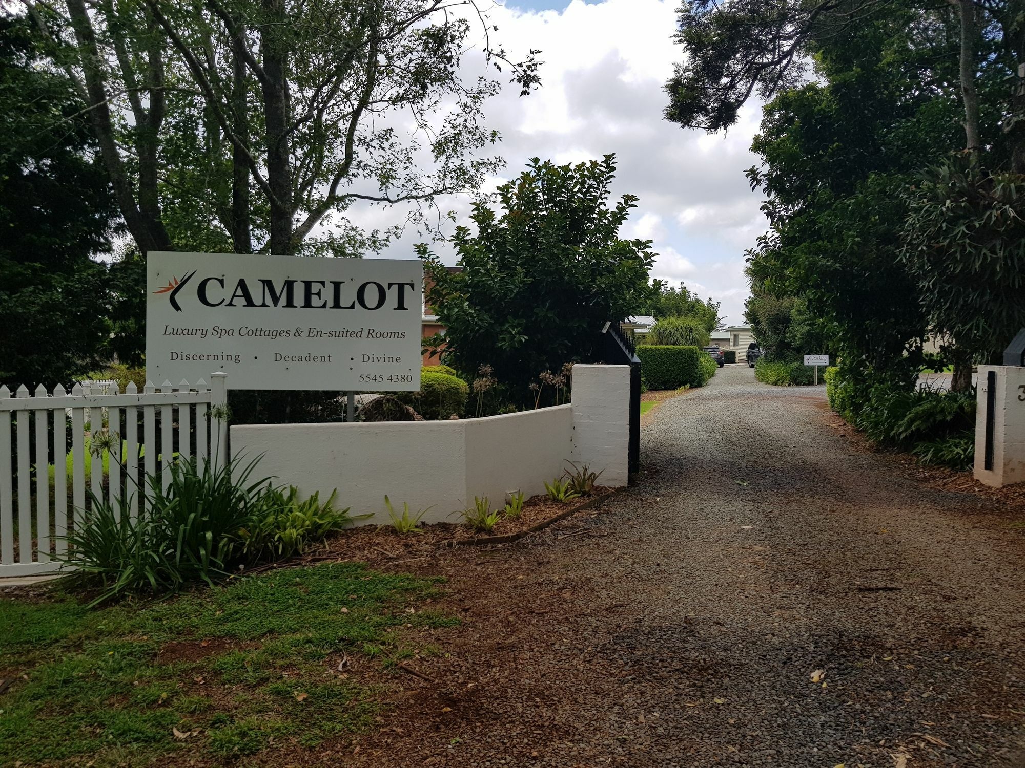 Camelot Boutique Accommodation Маунт Тамборин Екстериор снимка